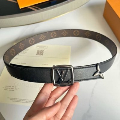 特 寬：30Mm 驢家秋季最新品 特別限定女士腰帶 寬度3Cm 雙面可用 最新定制面料，進口小牛皮底，搭配精緻小四方掛扣和三葉草包頭五金。