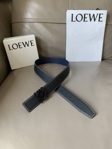实物拍摄，高端质量批 配全套包装品牌：罗意威海外原单扣头材质：精品实心铜扣带身材质正面：38Mm宽度采用双面进口原版皮腰带，真空电镀五金扣头实物拍摄 一等一好质