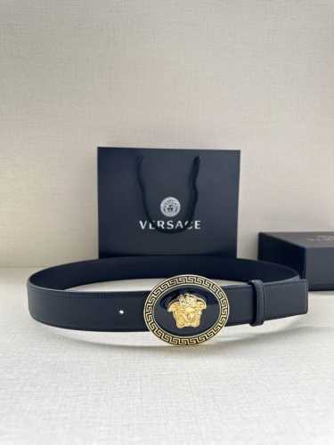 宽度3.8Cm Versace 皮带，配有立体La Medusa双面搭扣，一面饰有Barroco印花。 La Medusa搭扣 腰带环 底面料：100%牛皮