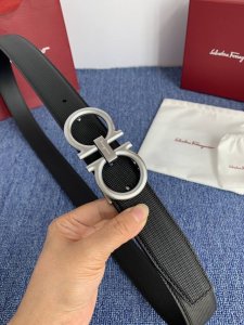 550100菲拉格慕男款进口小牛皮，手感细腻柔软。搭配纯铜精品扣，男士必备！宽度：3.5Cm DDD