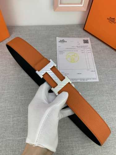 Hermes 爱马仕，专柜同款，3.8Cm宽，带身采用进口头层Togo牛皮，Boxer牛皮衬里，配以精品施华洛奇篆刻五金五金配件，可双面使用，顶级做工无可挑剔
