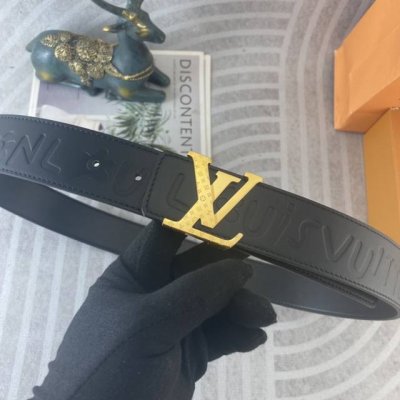 Lv 特种皮腰带系列 ，原厂五金精品不锈钢扣，手感柔软舒适 宽3.8Cm。