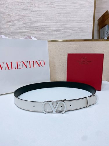 Vlogo Signature搭扣，亮面小牛皮腰带 -施华洛钻 光面搭扣 -进口小牛皮材质 进平纹带身 -宽度：3厘米