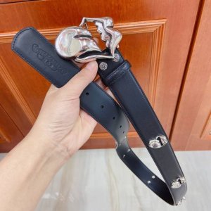 克罗心 可拆卸款 黄铜镀银925扣，带身进口原厂皮点缀舌头黄铜镀银小五金融合了摇滚朋克、哥特、街头嘻哈等元素，其设计风格独特，充满了神秘和奢华的气息。 宽度3.