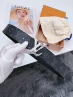 特 Lv.路易威登 全套包装 原版品质 代工厂货品 40Mm宽度 正品一体铸造五金钢扣，原厂皮料 双面原厂定制面料，区别市场货