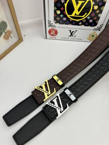品名：Lv..路易..威登原单 材质：原单牛皮腰带 百分百头层牛皮腰带保证真皮，24K纯钢扣，专柜原单品质、做工精细，时尚大牌，送人自用首选 包装： 请认准如图
