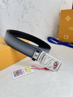 品名：Lv..路易..威登 腰带原单自动带 皮带 型号：自动扣，纯钢材质自动扣，头层牛皮自动带身，实物拍摄 材料：百分百头层牛皮，保证真皮。24K纯钢扣，永不掉