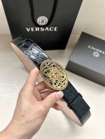 宽度4.0Cm 范思哲Versace人头标志 腰带扣上的3D镂空美杜莎 赋予该款palazzo腰带很高的辨识度 腰带采用柔软两面牛皮制作