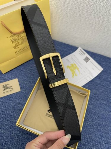 巴、宝莉 经典系列新品腰带，采用小牛皮材质，完美搭配手工车线，经典配色，可搭配商务西装或更为休闲的造型。38毫米宽 顶级