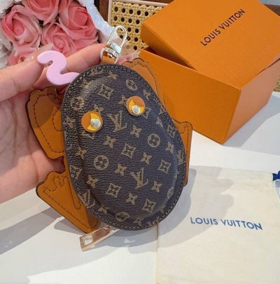 Lv路易威登青蛙耳机包 包包挂饰 可放口红蓝牙耳机