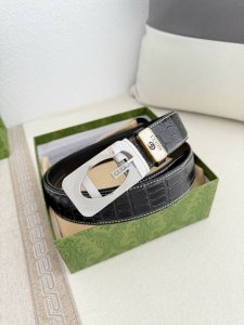 品名：古奇.Gu...Cci 腰带自动带 皮带 型号：自动扣，纯钢材质自动扣，自动带身，尾部外穿款 材料：百分百头层牛皮，保证真皮。24K纯钢扣专柜同等质量，