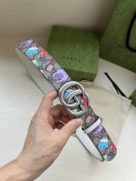 特 宽度3.8cm GUCCI GG Marmont系列每一季都会推陈出新，为灵感源于70年代的标志性GG配件注入宠物现代精髓。这款GG Supreme帆布腰带