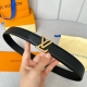 特 寬度：35Mm Lv S-Lock系列 寬度3.5Cm 精緻的字母搭扣 搭配驢家法國原廠荔枝紋皮料 雙面用