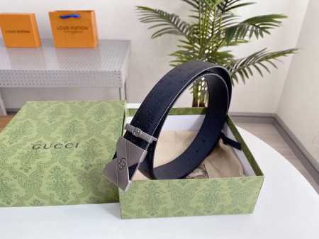 Gucci 双面可用 古奇新款互扣式G带扣深受品牌辉煌的70年代经典设计所影响，得以重新诠释。安放于织纹纯皮腰带之上。正品一致的吊牌全套包装 配纸袋 礼品盒 亲 - 点击图像关闭