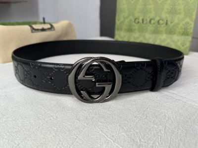 原单品质 Gucci 古驰男款互锁G金属扣腰带，采用热压技术的Gucci Signature真皮精制而成，触感厚实，印花图案清晰分明。4厘米 65637200