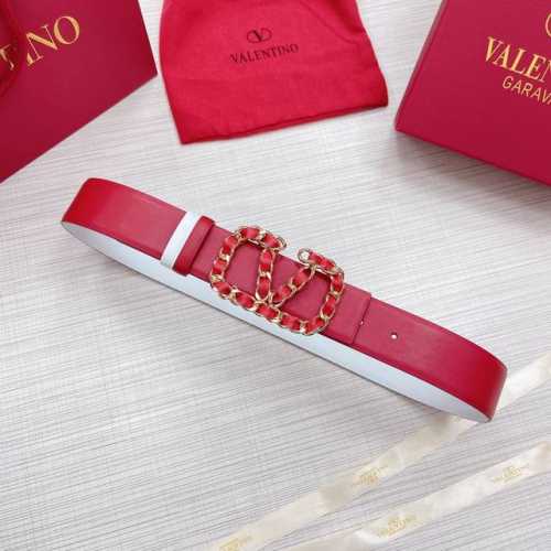 配送专柜全套包装 等级：专柜同步.原版包装.代购级别 材料：Valentino 此款采用进口原版皮搭配纯铜经典V字扣 多色可选 双面用设计 时尚潮流 专柜宽度：