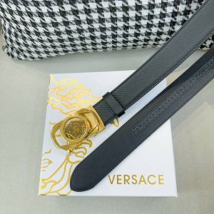 特 品牌：美人 进口小牛皮，手感细腻柔软。搭配纯钢自动精品扣，男士必备！宽度：3.5Cm