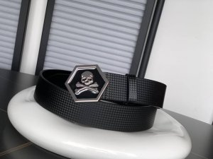 特 Philipp Plein德国高端男士休闲商务腰带品牌，品质超赞！五金细节极具质感，时尚造型必备单品，进口原版牛皮料打造，宽度3.8Cm