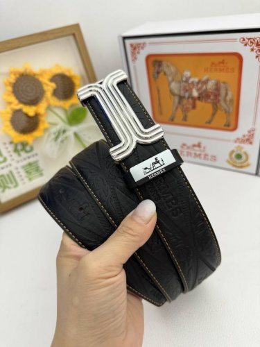 品名：爱马仕.Hermès 原单 材质：原单牛皮腰带 百分百头层牛皮腰带保证真皮，24K纯钢扣，专柜原单品质、做工精细，时尚大牌，送人自用首选 包装： 请认准如