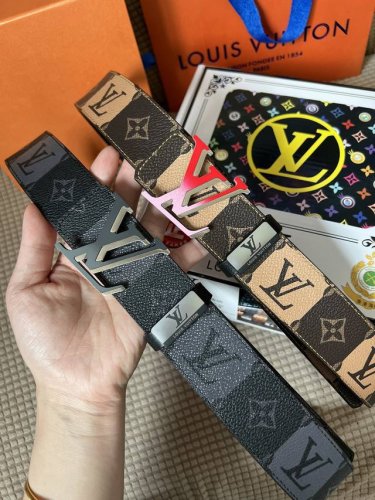品名：Lv..路易..威登原单 材质：原单牛皮腰带 百分百头层牛皮腰带保证真皮，24K纯钢扣，专柜原单品质、做工精细，时尚大牌，送人自用首选 包装： 请认准如图