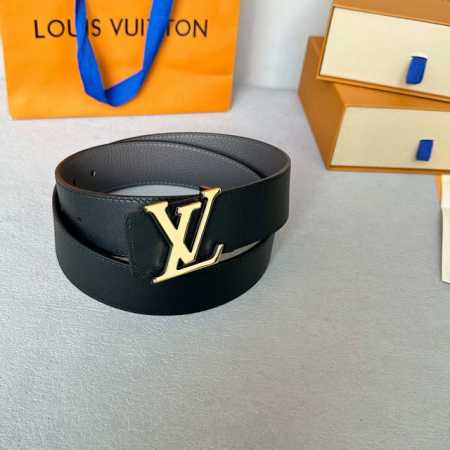 L0Uis Vuitt0N 專櫃最新升級版本 寬度40Mm 原廠荔枝紋面内衬進口柔軟小牛皮底 搭配新型字母搭扣 百搭易襯 - 点击图像关闭