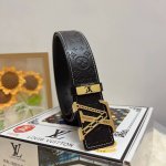 品名：Lv..路易..威登原单 材质：原单牛皮腰带 百分百头层牛皮腰带保证真皮，24K纯钢扣，专柜原单品质、做工精细，时尚大牌，送人自用首选 包装： 请认准如图