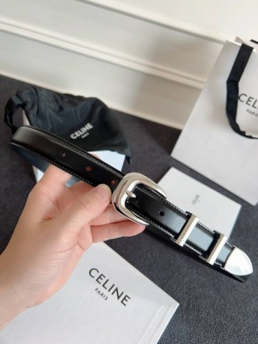 Celine.赛琳 全套包装 Western中号光滑牛皮革腰带 牛皮革 中腰 圆形带扣 2个金属环和1个金属尖头装饰 第一个圆环底部镌刻Celine Paris