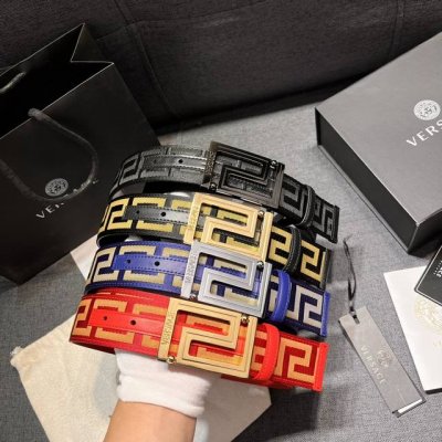 特 范思哲 宽4.0Cm 头层牛皮 新款 皮带，饰有雕刻Logo的Greca搭扣