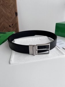 Bv 2026新款Intrecciato Stamp编织压纹腰带 原厂牛皮压印Intrecciato编织图案 双面用 搭配微复古银色可旋转针扣 侧面有标识 宽度