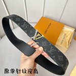 特 寬：40Mm 驢家新品 寬度40Mm 驢家Ss23早春新品腰帶系列 意大利原廠皮料 扣頭採用雙拼視覺效果工藝 全方位精打細磨 精密度厚金電鍍 雙面用