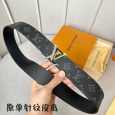 特 寬：40Mm 驢家新品 寬度40Mm 驢家Ss23早春新品腰帶系列 意大利原廠皮料 扣頭採用雙拼視覺效果工藝 全方位精打細磨 精密度厚金電鍍 雙面用