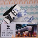 腰带皮带：Lv 路易威登原单牛皮腰带 男款皮带：材质百分百头层牛皮腰带保证真皮皮带，专柜原单品质、做工精细，时尚大牌，送人自用首选包装： 请认准如图专柜包装赠送