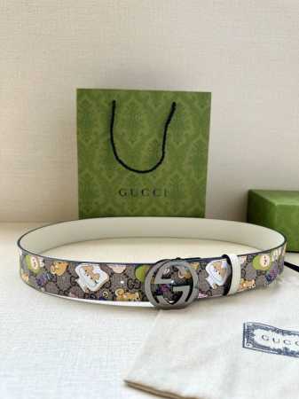 特 宽度3.8Cm Gucci Gg Marmont系列每一季都会推陈出新，为灵感源于70年代的标志性 旋转gg配件注入宠物现代精髓。这款gg Supreme帆 - 点击图像关闭