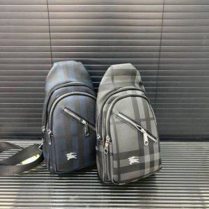 Burberry 巴宝莉 帆布格子印花胸包 斜挎单肩包 实物拍摄 原厂原版面料 配送防尘袋28 X 16Cm。