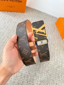 品名： Lv..路易..威登腰带皮带原单 DDD 型号：挂扣，经典纯钢材质挂扣，头层牛皮，图片实物拍摄 DDD 材料：头层牛皮，挂扣系列，纯钢材质扣头，钯镀电镀