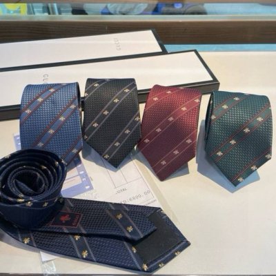 男士领带系列，稀有采用专柜经典主题动物蜜蜂绣花展现精湛手工与时尚优雅的理想选择，这款领带将标志性完美的结合，以时尚搭配手法演绎的更显雅致风范。让男士可以充分展示