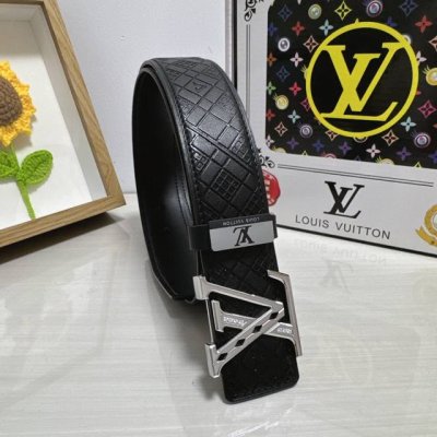 品名：Lv..路易..威登 材质：原单牛皮腰带 百分百头层牛皮腰带保证真皮，24K纯钢扣，专柜原单品质、做工精细，时尚大牌，送人自用首选 包装： 请认准如图专柜