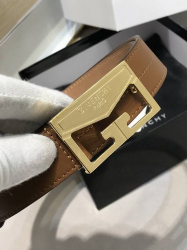 特 配送专柜包装 打孔针 宽30Mm，原单进口小牛皮 头层牛皮，搭配原单钌钯电镀Gg扣，手感.油边近乎完美，原产皮料定制，质感无可挑剔，出众的细节，高清实拍，货