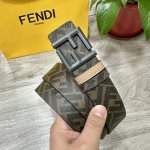 Fendi 芬迪 专柜同款 宽4.0Cm 双环正反用腰带 Ff按钉搭扣 棕色色Cuoio Romano皮革材质 反面面料带有烟草黄和黑色Ff图案 四方金属饰面