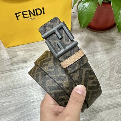 Fendi 芬迪 专柜同款 宽4.0Cm 双环正反用腰带 Ff按钉搭扣 棕色色Cuoio Romano皮革材质 反面面料带有烟草黄和黑色Ff图案 四方金属饰面