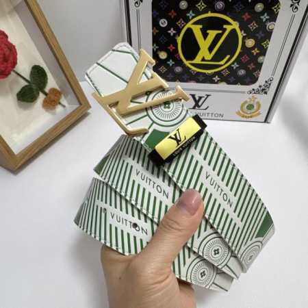 品名：Lv..路易..威登 材质：原单牛皮腰带 百分百头层牛皮腰带保证真皮，24K纯钢扣，专柜原单品质、做工精细，时尚大牌，送人自用首选 包装： 请认准如图专柜 - 点击图像关闭