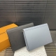 Louisvuitton 路易威登 Pochette Voyage 手袋男士手拿包 洗漱包 实物拍摄 原厂原版面料 配送 礼盒 27 X 21 Cm。