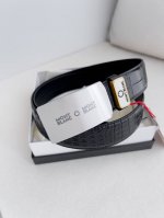 品名：万宝龙.Montblanc原单 腰带 自动皮带 型号：自动带，原版新款纯钢材质自动扣，双面头层牛皮实物拍摄，材料：百分百头层牛皮，保证真皮。专柜同等质量，