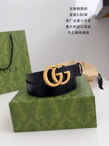 古～奇 顶级货品，原厂亮面头层小牛皮，意大利进口小牛皮 皮质总体手感柔软适中。顶级