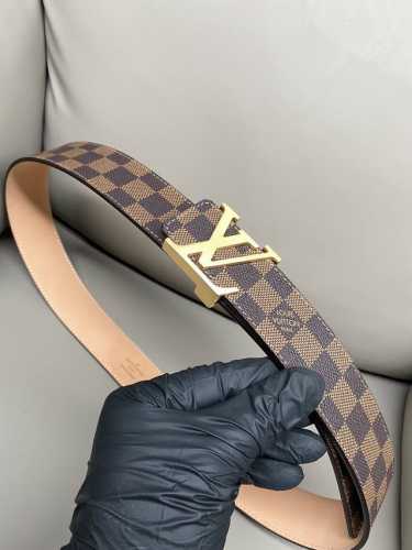 Lv 路易威登 全套包装 40Mm宽度 正品一体铸造五金钢扣，原厂皮料 双面原厂定制面料！。区别市场货