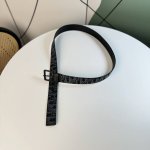 特 。DIO纯铜五金宽3.5CM原单搭配原扣头，油边近乎完美，原产皮料定制，双面可用，质感无可挑剔！