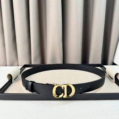 特 。Dior 24早春新款 C D搭扣黄铜腰带扣，小牛皮腰带 经典永存 3Cm
