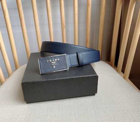 Prada 普拉达 专柜最新款 这款百搭配饰定格简约而考究的设计 优雅的Saffano皮革交叉平行线纹理平添别样的微妙韵致 标识性的金属刻字徽标点缀搭扣 宽3. - 点击图像关闭