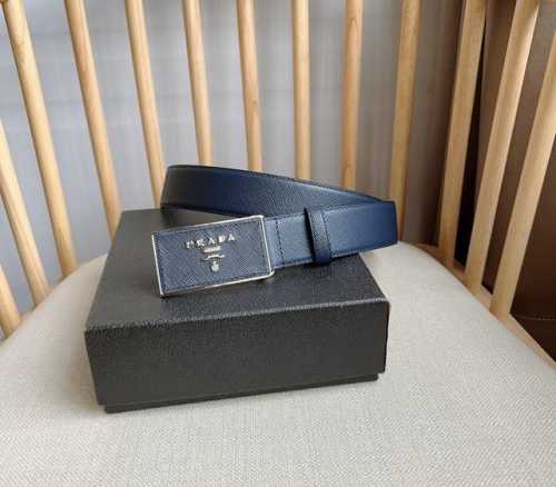Prada 普拉达 专柜最新款 这款百搭配饰定格简约而考究的设计 优雅的Saffano皮革交叉平行线纹理平添别样的微妙韵致 标识性的金属刻字徽标点缀搭扣 宽3.