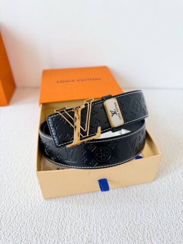 品名 Lv..路易..威登腰带皮带原单 型号 挂扣 经典纯钢材质挂扣 头层牛皮 图片实物拍摄 材料 头层牛皮 挂扣系列 纯钢材质扣头 钯镀电镀工艺永不掉色 经典